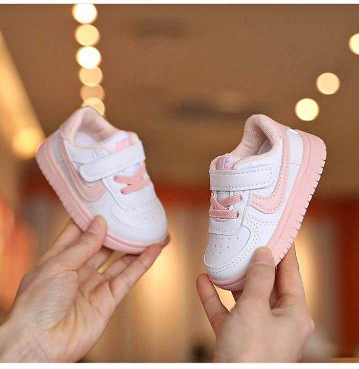 Toddler white and pink leather sneakers with velcro strap