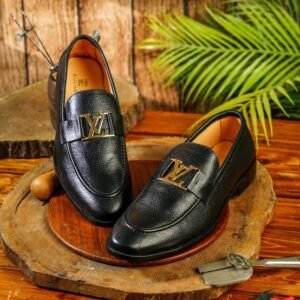 Men textured black leather loafers with shiny gold buckle